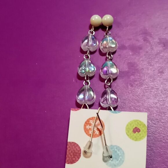 White/clear dangle earrings - Picture 3 of 3